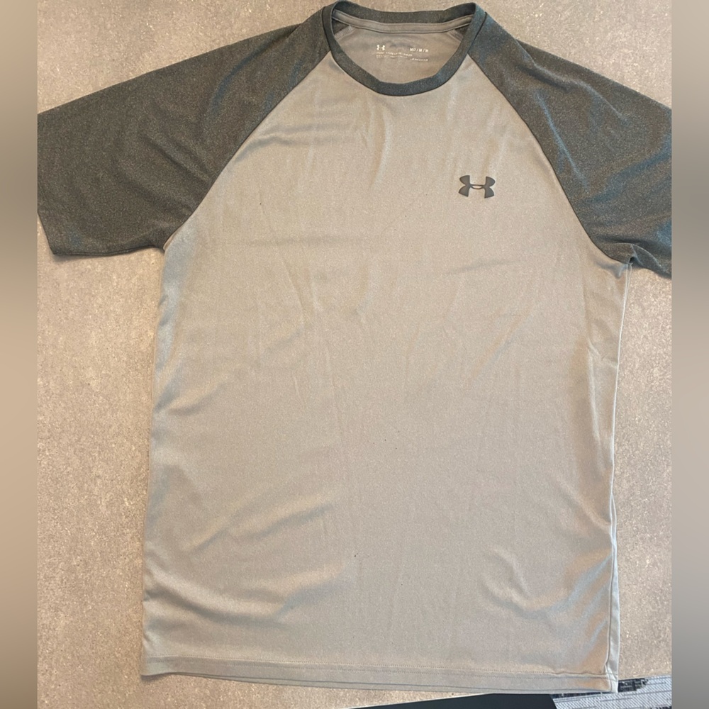 Under Armour dry fit loose tee - men’s medium